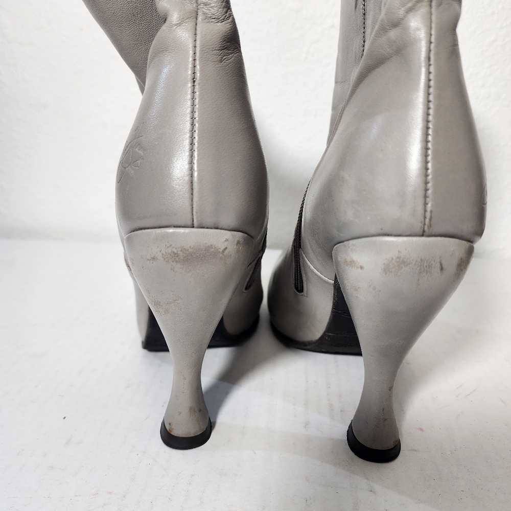 John Fluevog Leather Ankle Boots Gray High Heel Zip Made in Portugal Size 10 - Picture 6 of 9
